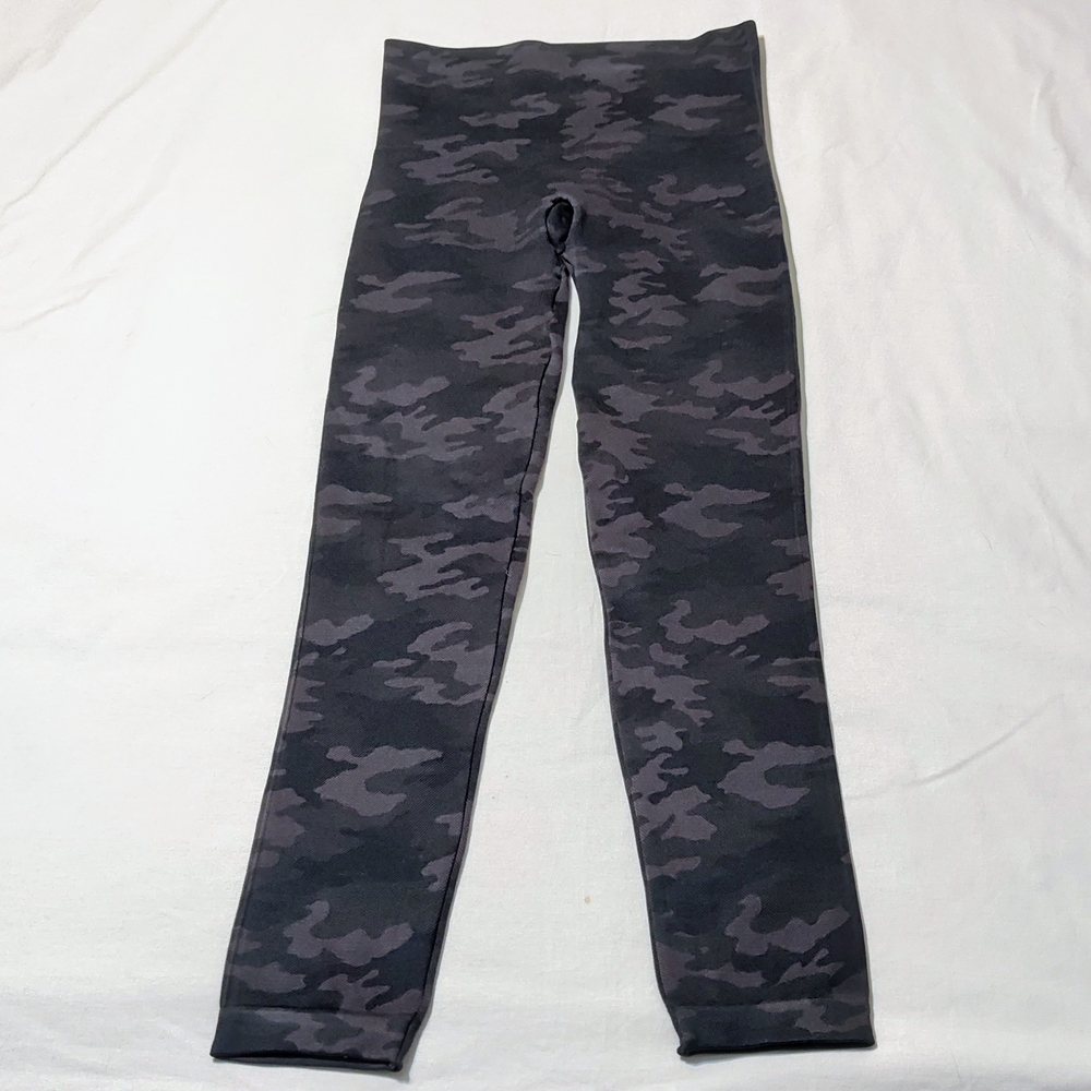 SPANX Gray Camouflage Seamless Leggings